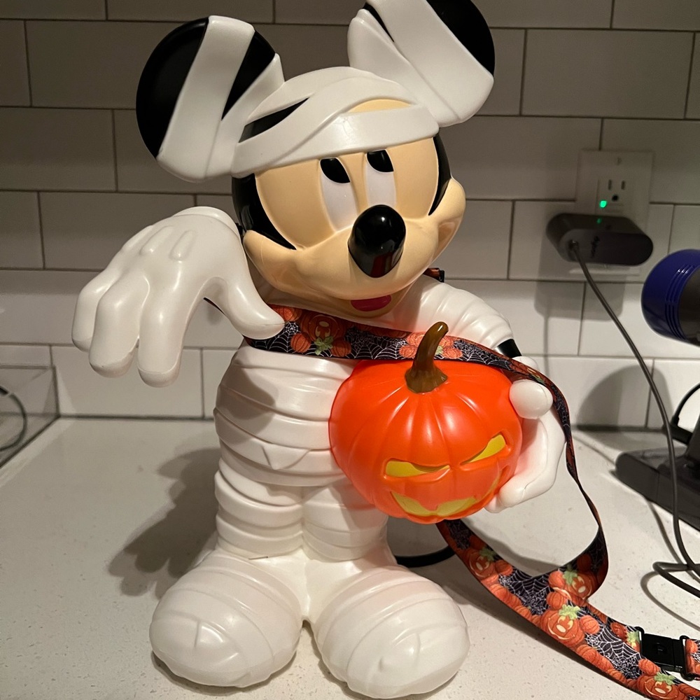 Disneyland - Halloween mummy Mickey popcorn bucket